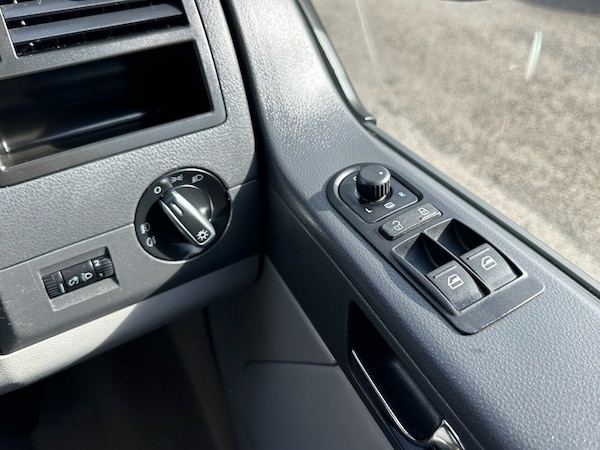 Used Volkswagen Caravelle 2010 for sale - 72405377: Photo 12