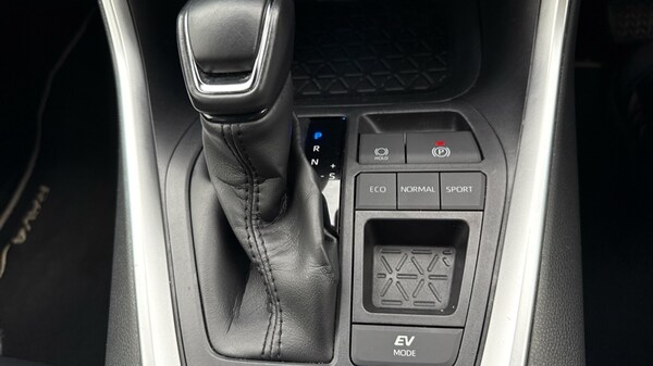 Used Toyota RAV4 2019 for sale - 76112092: Photo 29