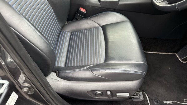 Used Toyota RAV4 2019 for sale - 76112092: Photo 32