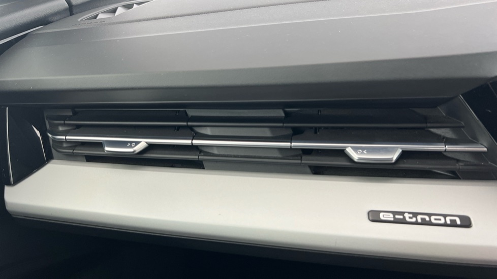 Used Audi Q4 e-tron 2022 for sale - 76928086: Photo 16