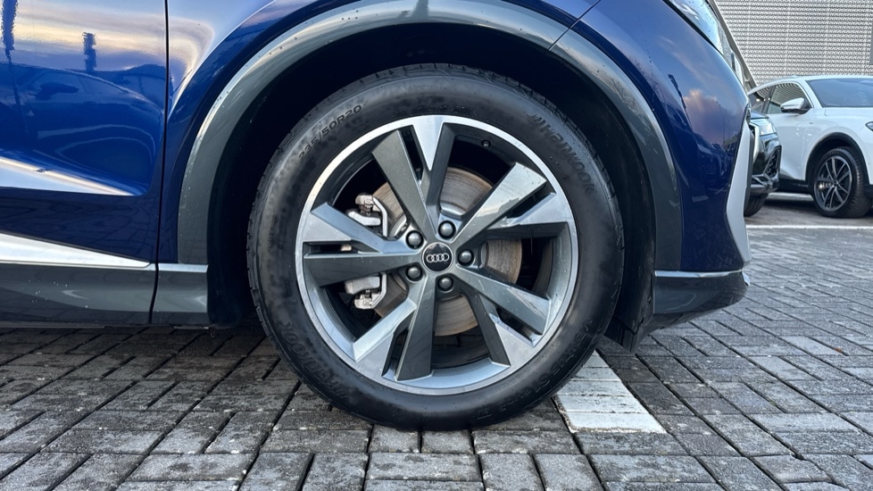 Used Audi Q4 e-tron 2025 for sale - 77060637: Photo 5