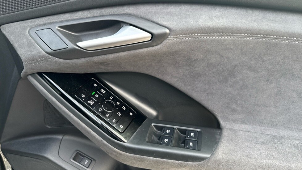 Used Audi Q6 e-tron 2025 for sale - 76660972: Photo 28