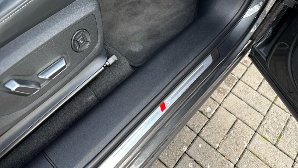 Used Audi Q6 e-tron 2025 for sale - 76660972: Photo 41