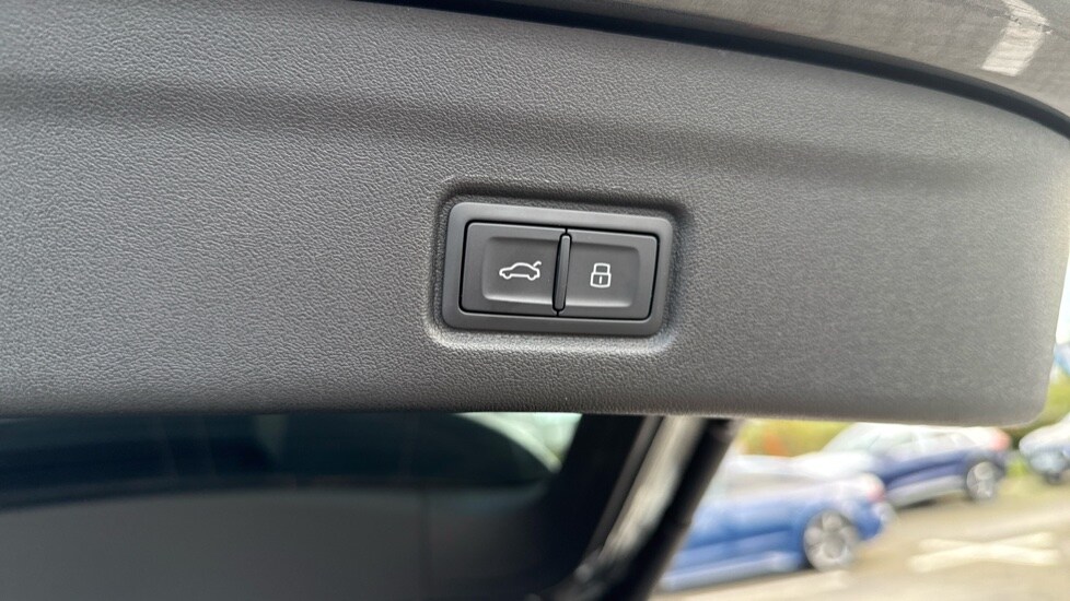 Used Audi Q6 e-tron 2025 for sale - 76660972: Photo 42