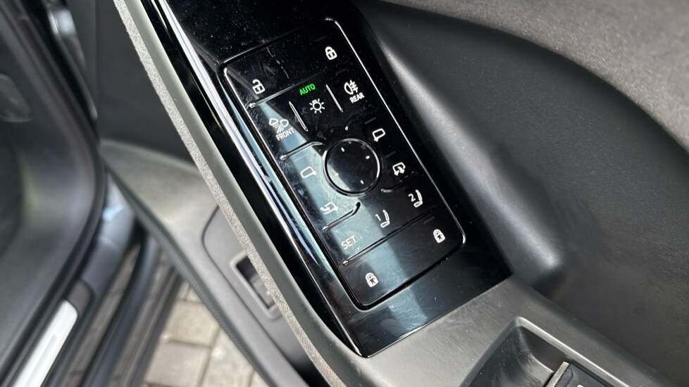 Used Audi Q6 e-tron 2025 for sale - 76660972: Photo 47