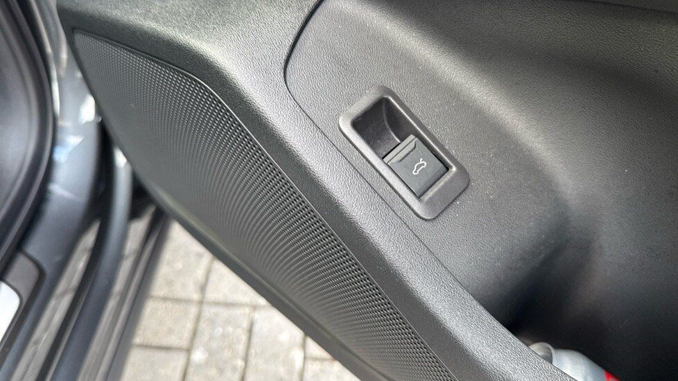 Used Audi Q6 e-tron 2025 for sale - 76660972: Photo 48