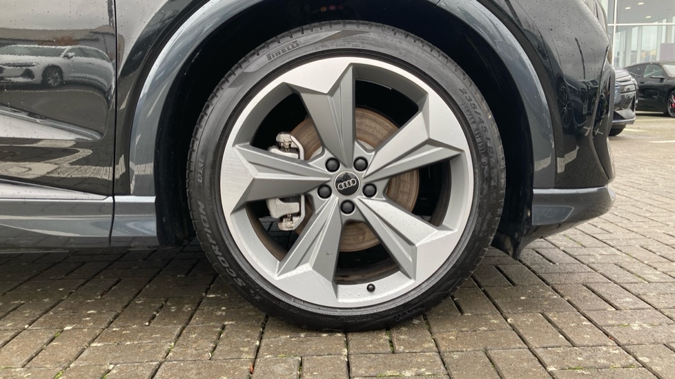 Used Audi Q4 e-tron 2025 for sale - 76586958: Photo 5
