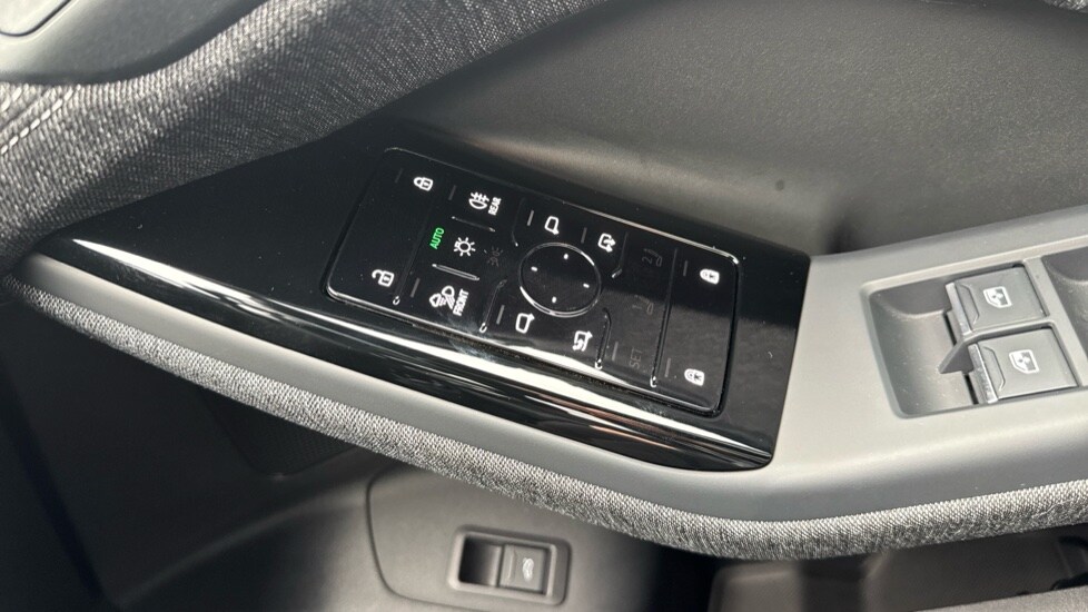 Used Audi Q6 e-tron 2025 for sale - 76161292: Photo 44