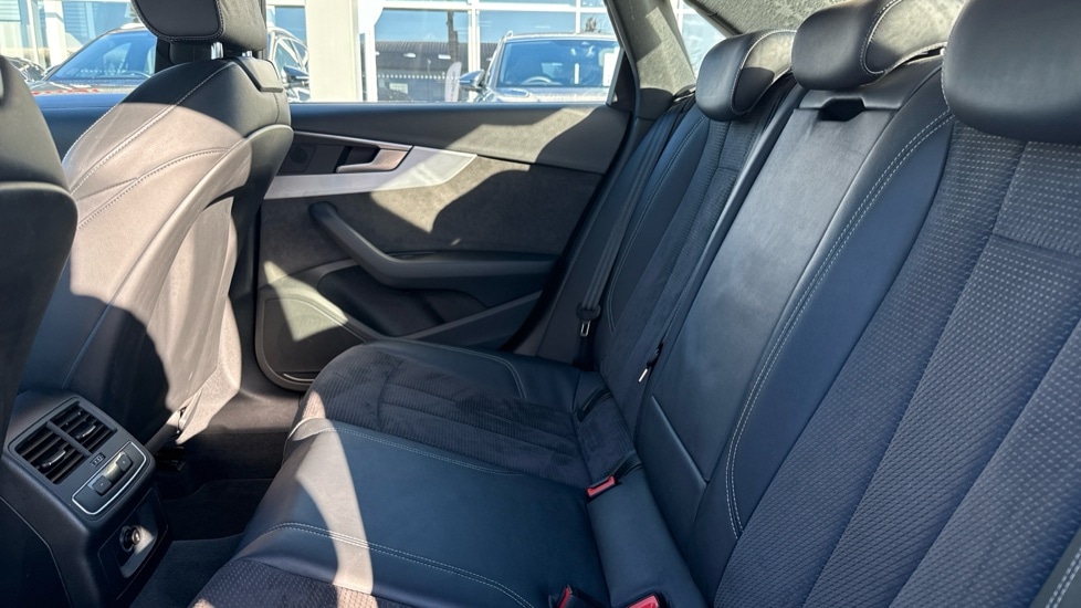 Used Audi A4 2018 for sale - 76773074: Photo 15