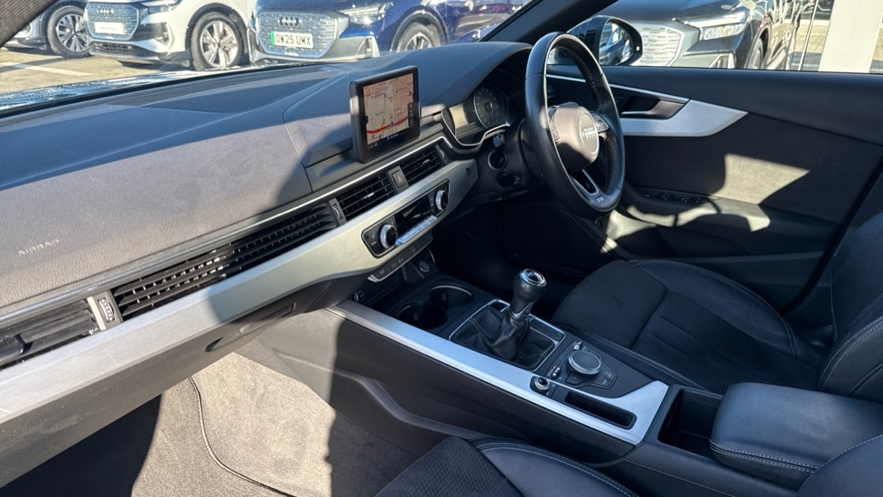 Used Audi A4 2018 for sale - 76773074: Photo 2