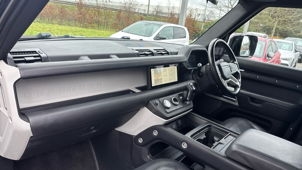 Used Land Rover Defender 2021 for sale - 76874908: Photo 10