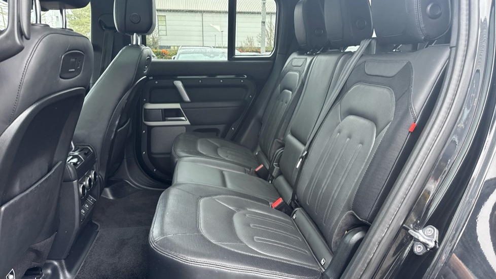 Used Land Rover Defender 2021 for sale - 76874908: Photo 14