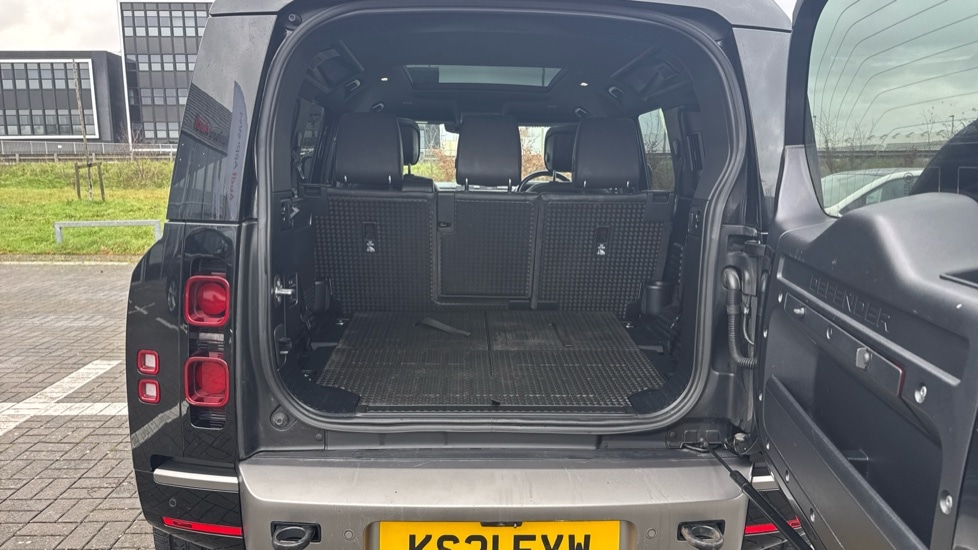 Used Land Rover Defender 2021 for sale - 76874908: Photo 15