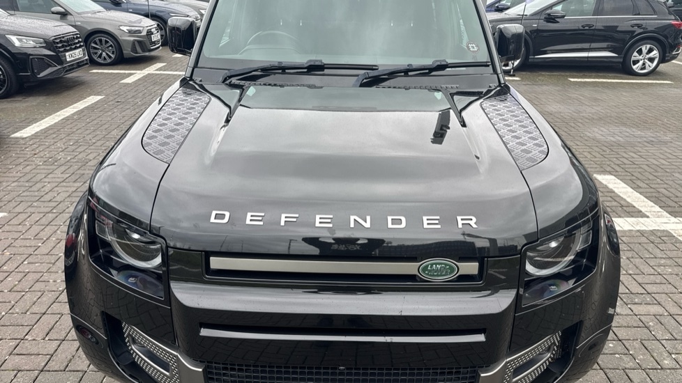 Used Land Rover Defender 2021 for sale - 76874908: Photo 16