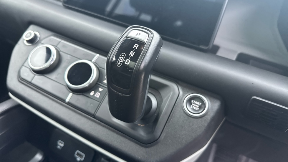 Used Land Rover Defender 2021 for sale - 76874908: Photo 29