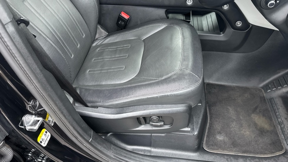 Used Land Rover Defender 2021 for sale - 76874908: Photo 32