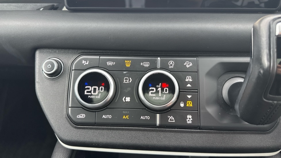 Used Land Rover Defender 2021 for sale - 76874908: Photo 40