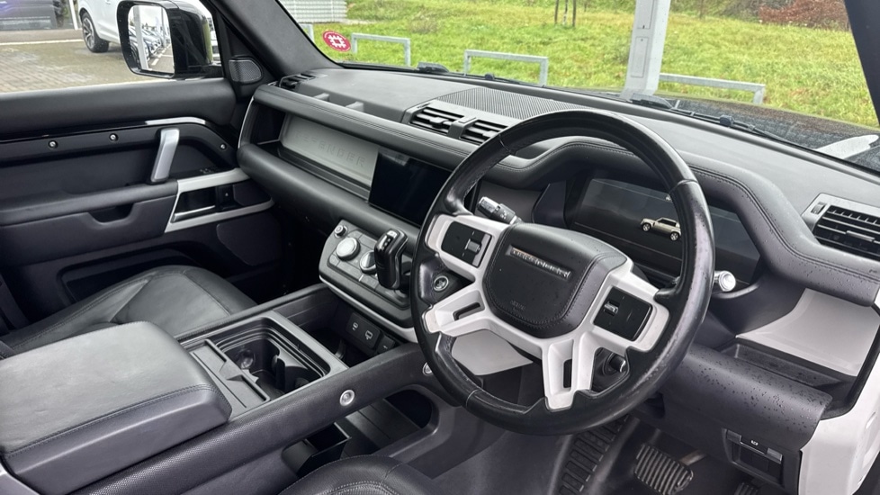 Used Land Rover Defender 2021 for sale - 76874908: Photo 9