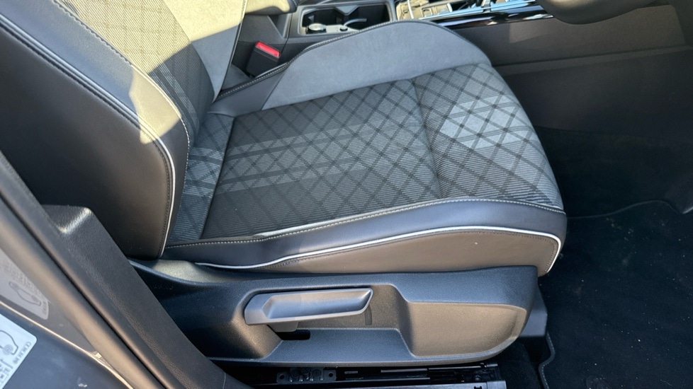 Used Volkswagen Golf 2023 for sale - 76873134: Photo 31