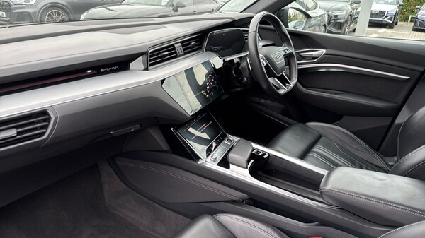 Used Audi e-tron 2021 for sale - 76146244: Photo 2