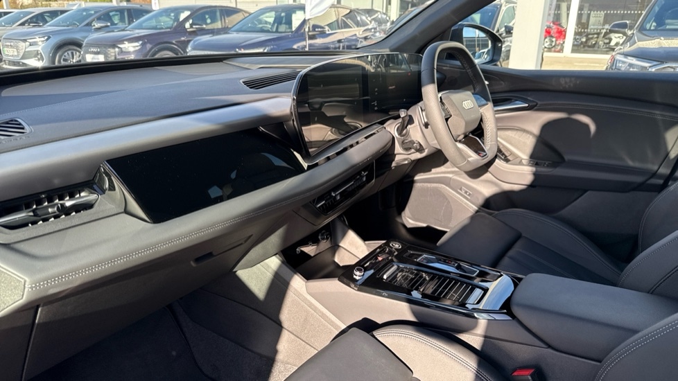 Used Audi Q6 e-tron 2025 for sale - 76660765: Photo 2