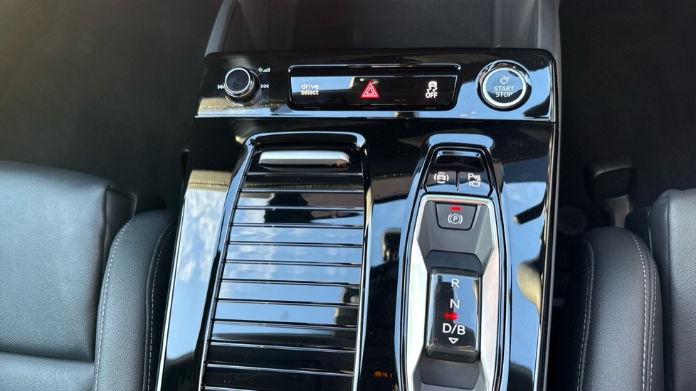 Used Audi Q6 e-tron 2025 for sale - 76660765: Photo 26