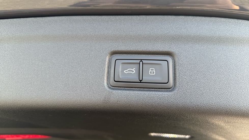 Used Audi Q6 e-tron 2025 for sale - 76660765: Photo 41