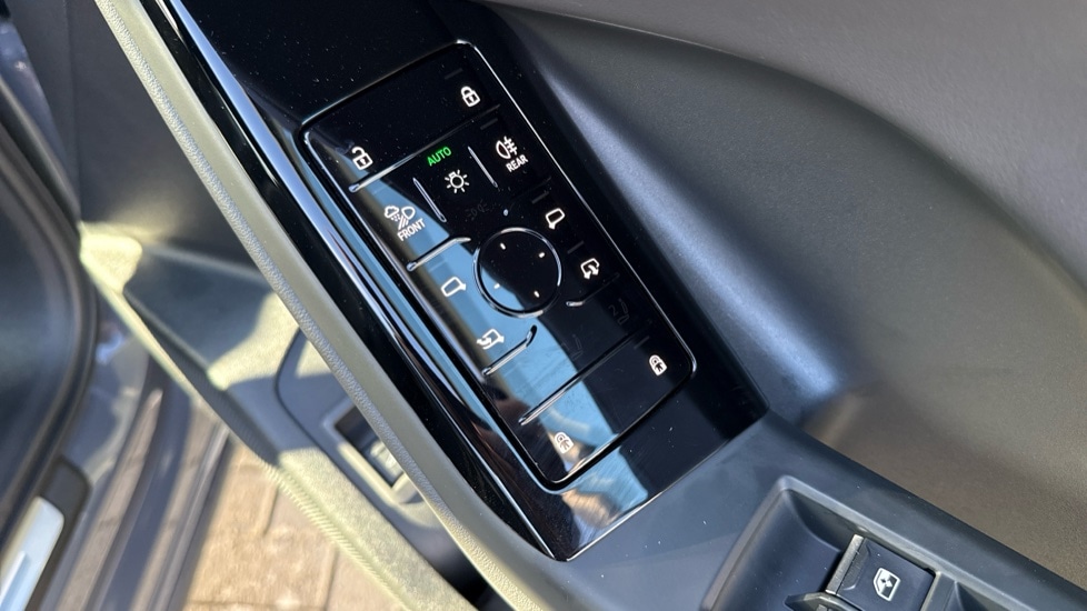 Used Audi Q6 e-tron 2025 for sale - 76660765: Photo 46