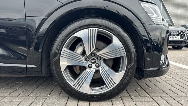 Used Audi e-tron 2021 for sale - 76007818: Photo 5