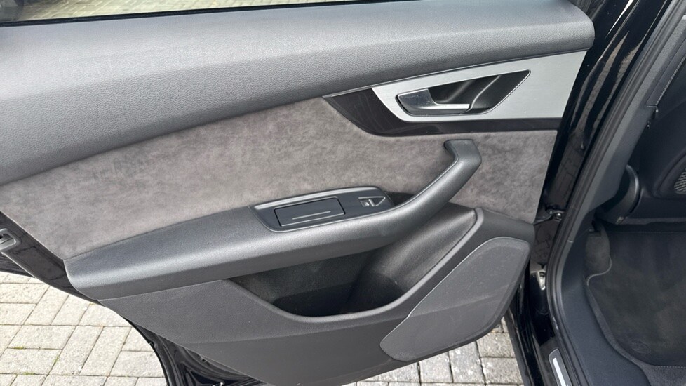 Used Audi Q7 2017 for sale - 76869925: Photo 44