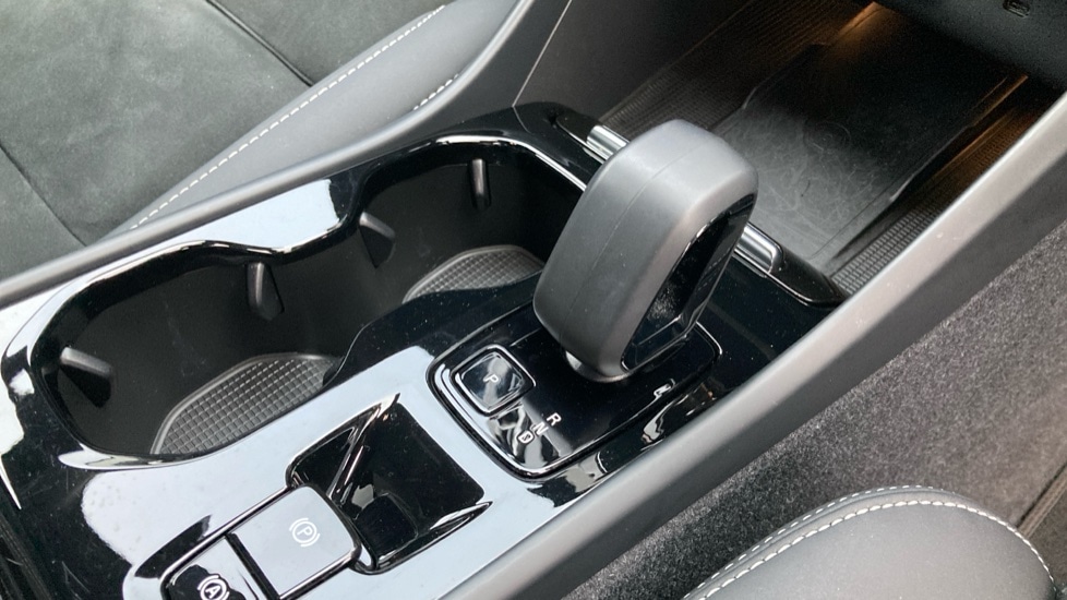 Used Volvo XC40 2024 for sale - 76872760: Photo 29