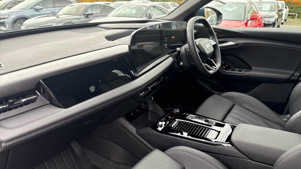 Used Audi Q6 e-tron 2025 for sale - 76870617: Photo 2