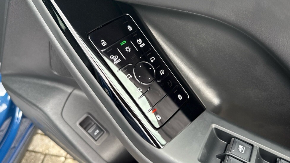 Used Audi Q6 e-tron 2025 for sale - 76870617: Photo 47