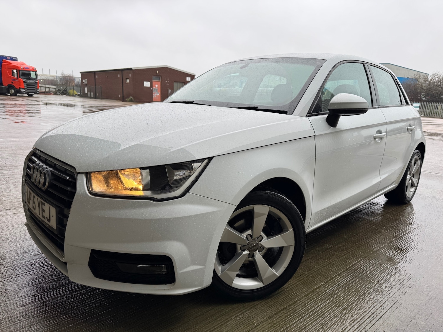 Used Audi A1 2015 for sale - 77342922: Photo 2