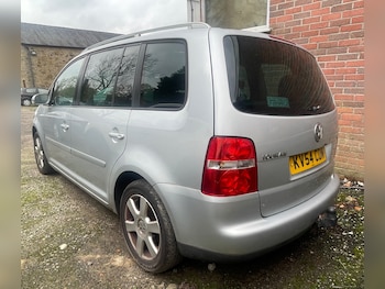 Used Volkswagen Touran 2004 for sale - 76511053: Photo