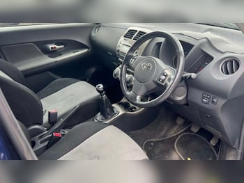 Used Toyota Urban Cruiser 2011 for sale - 79400613: Photo