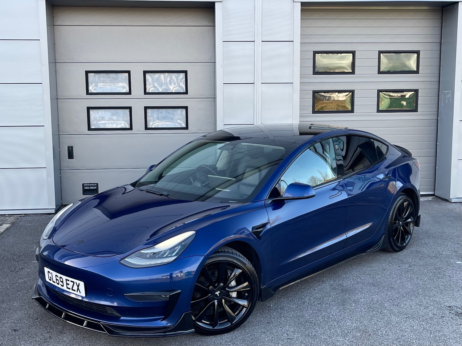 Used Tesla Model 3 2019 for sale - 78090629: Photo 2