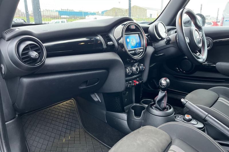 Used MINI Hatch 2019 for sale - 77186880: Photo 18