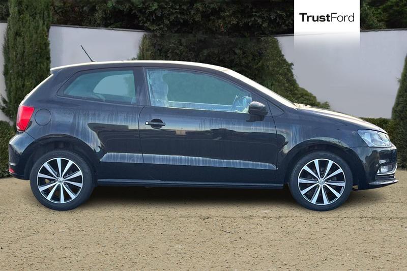 Used Volkswagen Polo 2017 for sale - 76960796: Photo 3