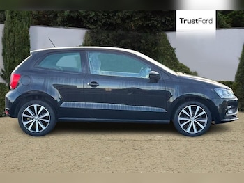 Used Volkswagen Polo 2017 for sale - 76960796: Photo