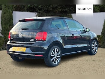 Used Volkswagen Polo 2017 for sale - 76960796: Photo