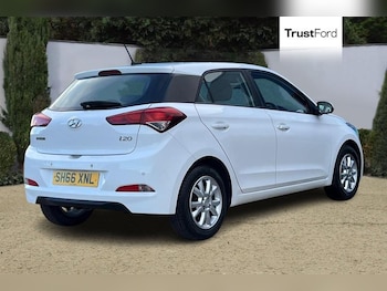 Used Hyundai i20 2016 for sale - 76514321: Photo