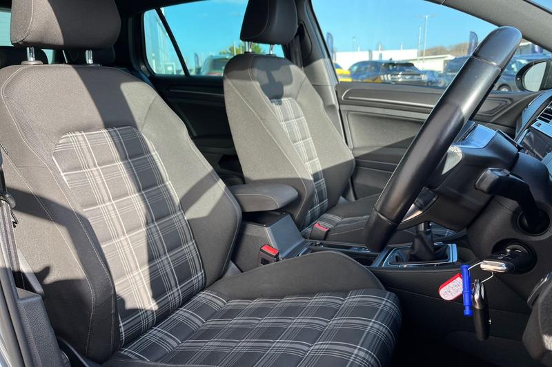 Used Volkswagen Golf 2018 for sale - 77746907: Photo 17