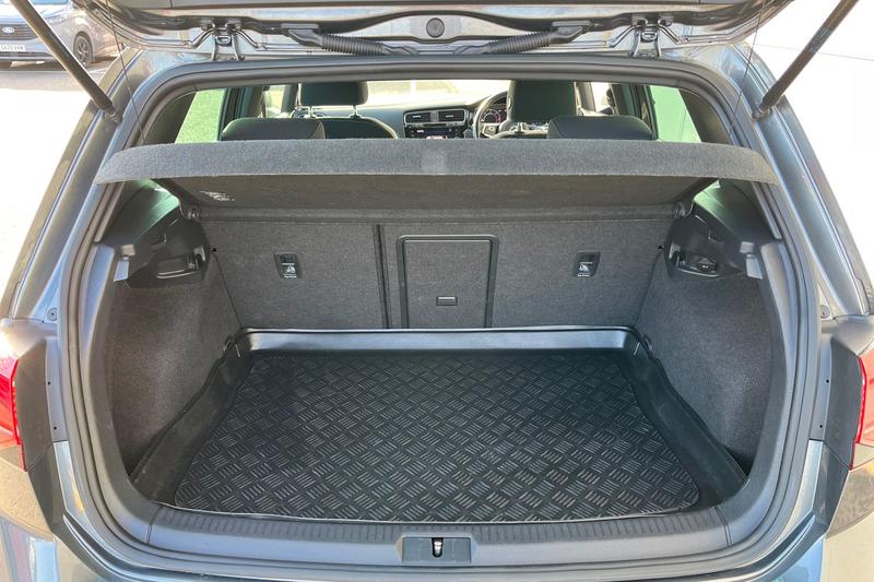 Used Volkswagen Golf 2018 for sale - 77746907: Photo 21