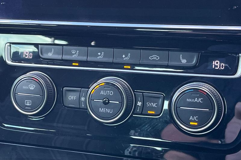 Used Volkswagen Golf 2018 for sale - 77746907: Photo 32