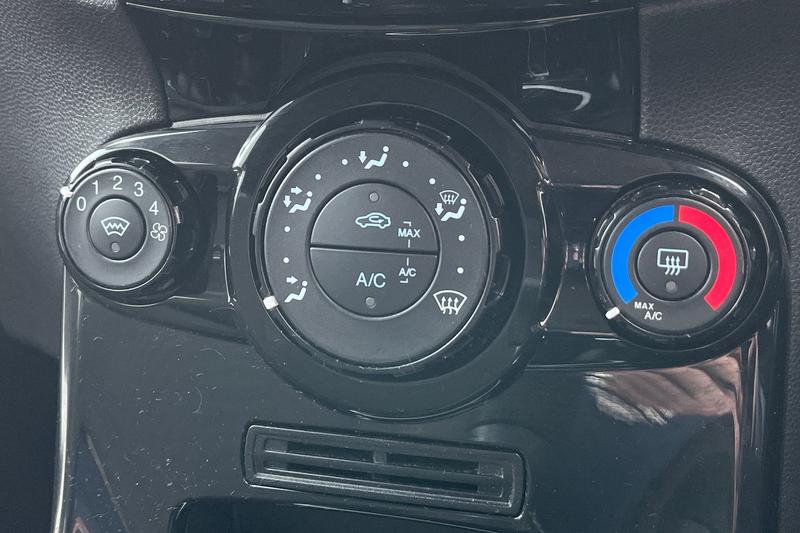 Used Ford Fiesta 2015 for sale - 77733159: Photo 31