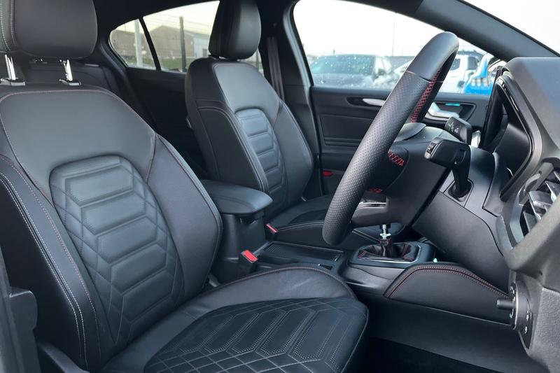 Used Ford Focus 2023 for sale - 76803321: Photo 17