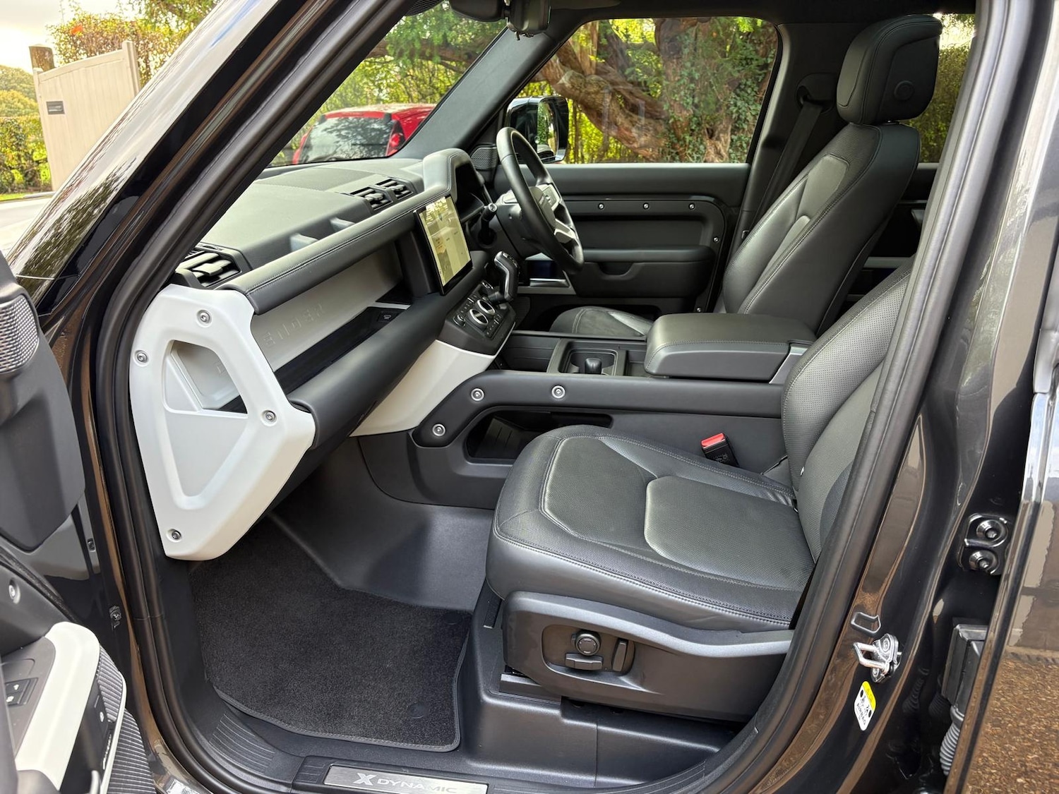 Used Land Rover Defender 2024 for sale - 76340689: Photo 13