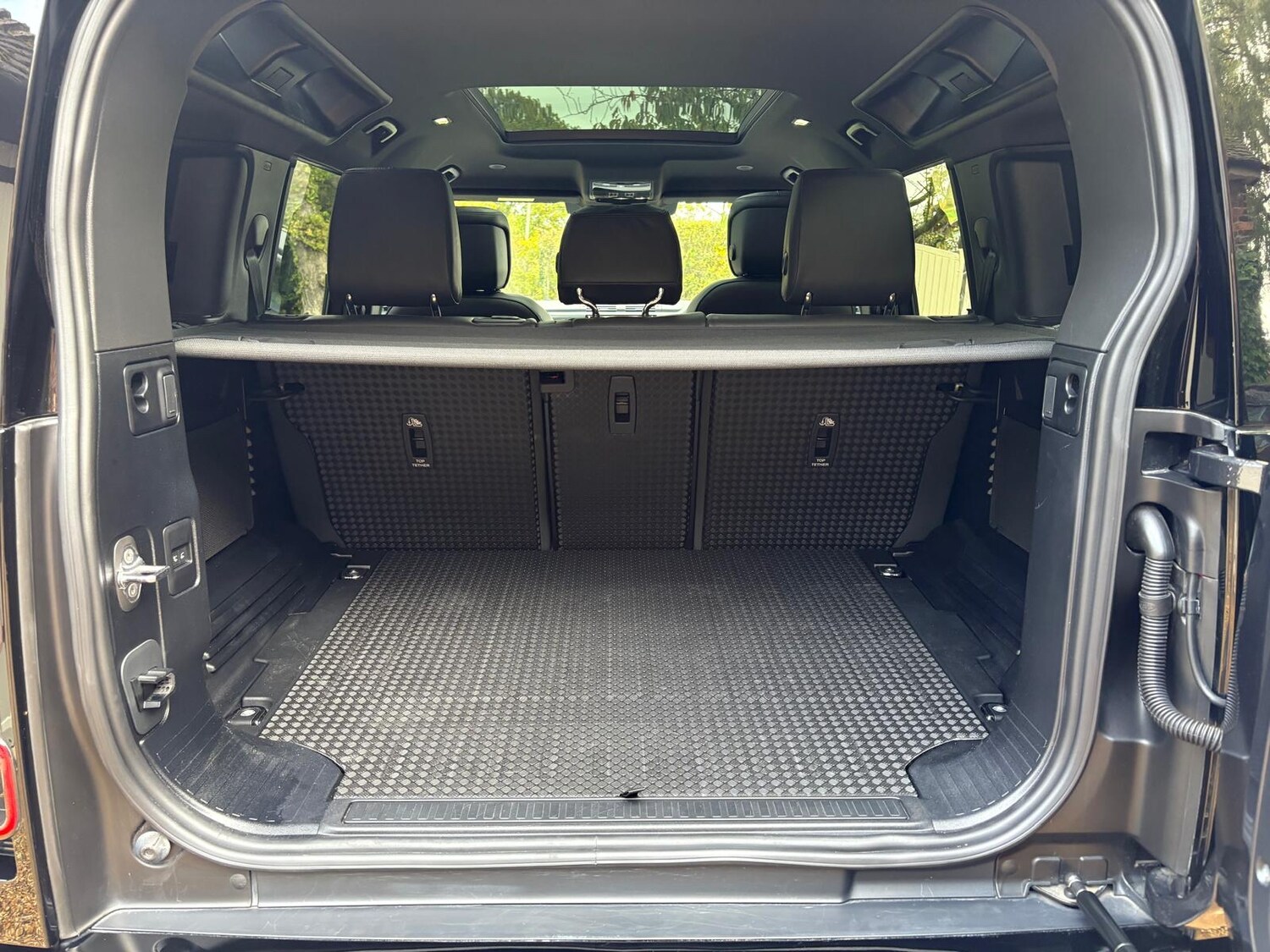 Used Land Rover Defender 2024 for sale - 76340689: Photo 17