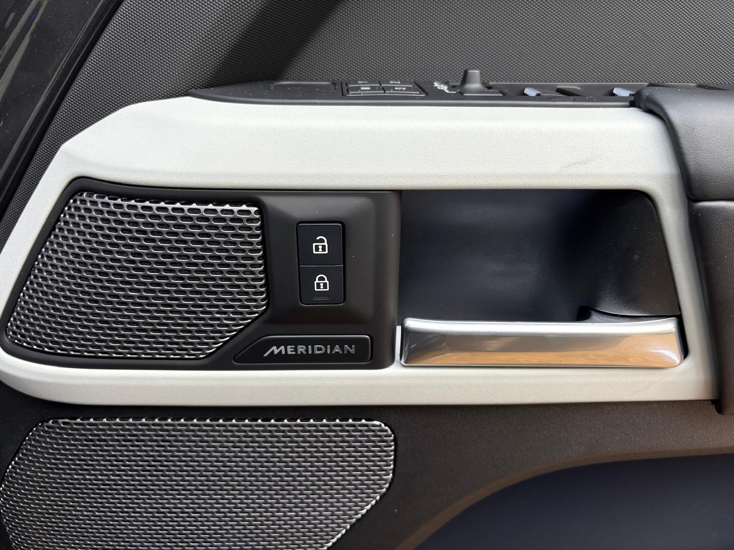 Used Land Rover Defender 2024 for sale - 76340689: Photo 20